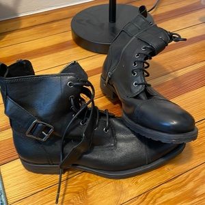 10.5 Black NWOT Banana Republic Mens Captoe Zip Boots